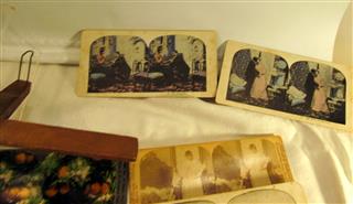 ANTIQUE STEREOSOPE VIEWER PAT APR 12,1904 WITH 70 CARDS & 5 POST CARDS